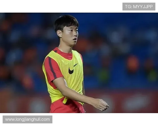 高准翼伤愈复出亮相训练场 山东队分组对抗再现核心身影 高准翼伤愈复出亮相训练场 山东队分组对抗再现核心身影